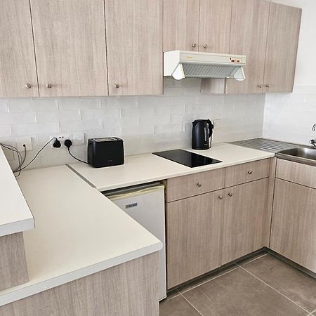 Les Palmiers Sunorama Beach Apartments Ларнака Екстериор снимка