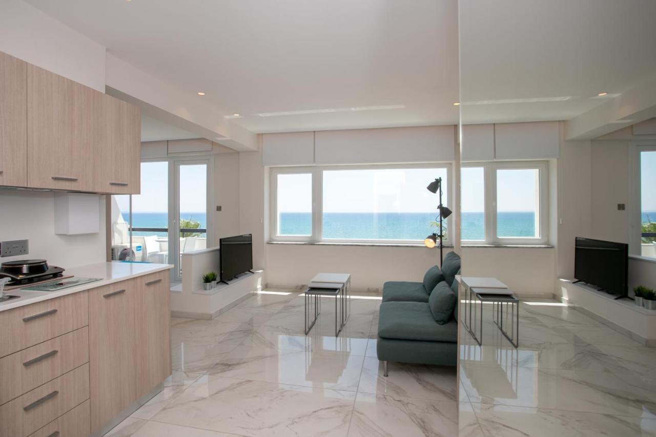 Les Palmiers Sunorama Beach Apartments Ларнака Екстериор снимка