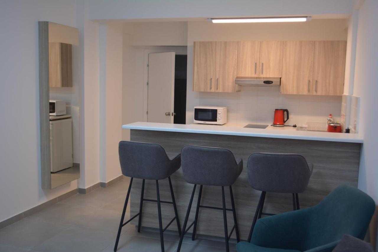 Les Palmiers Sunorama Beach Apartments Ларнака Екстериор снимка