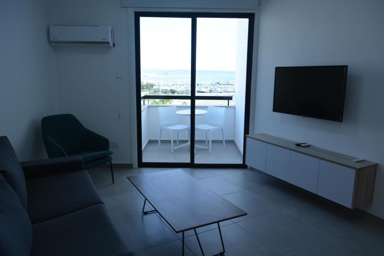 Les Palmiers Sunorama Beach Apartments Ларнака Екстериор снимка