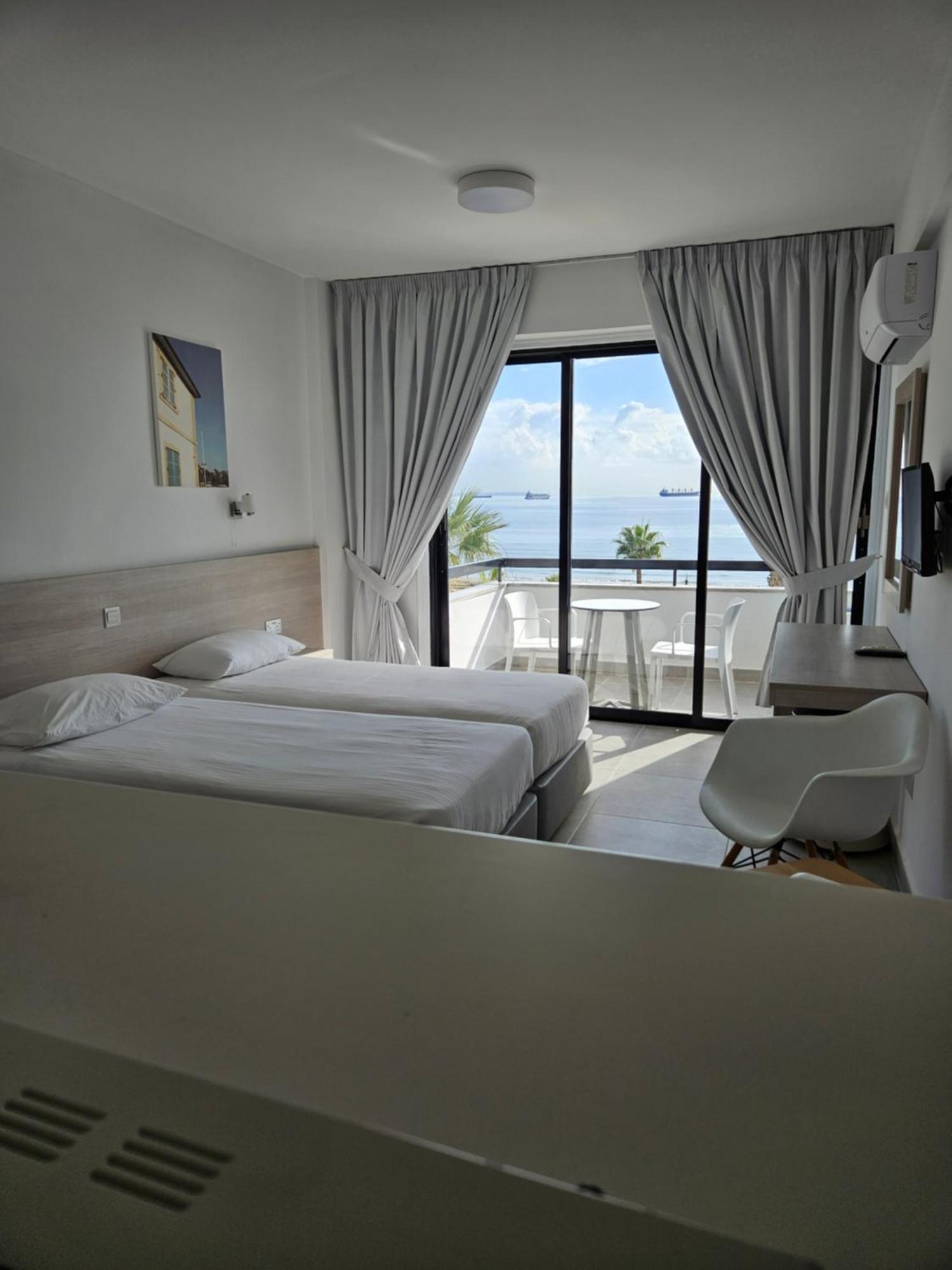Les Palmiers Sunorama Beach Apartments Ларнака Екстериор снимка