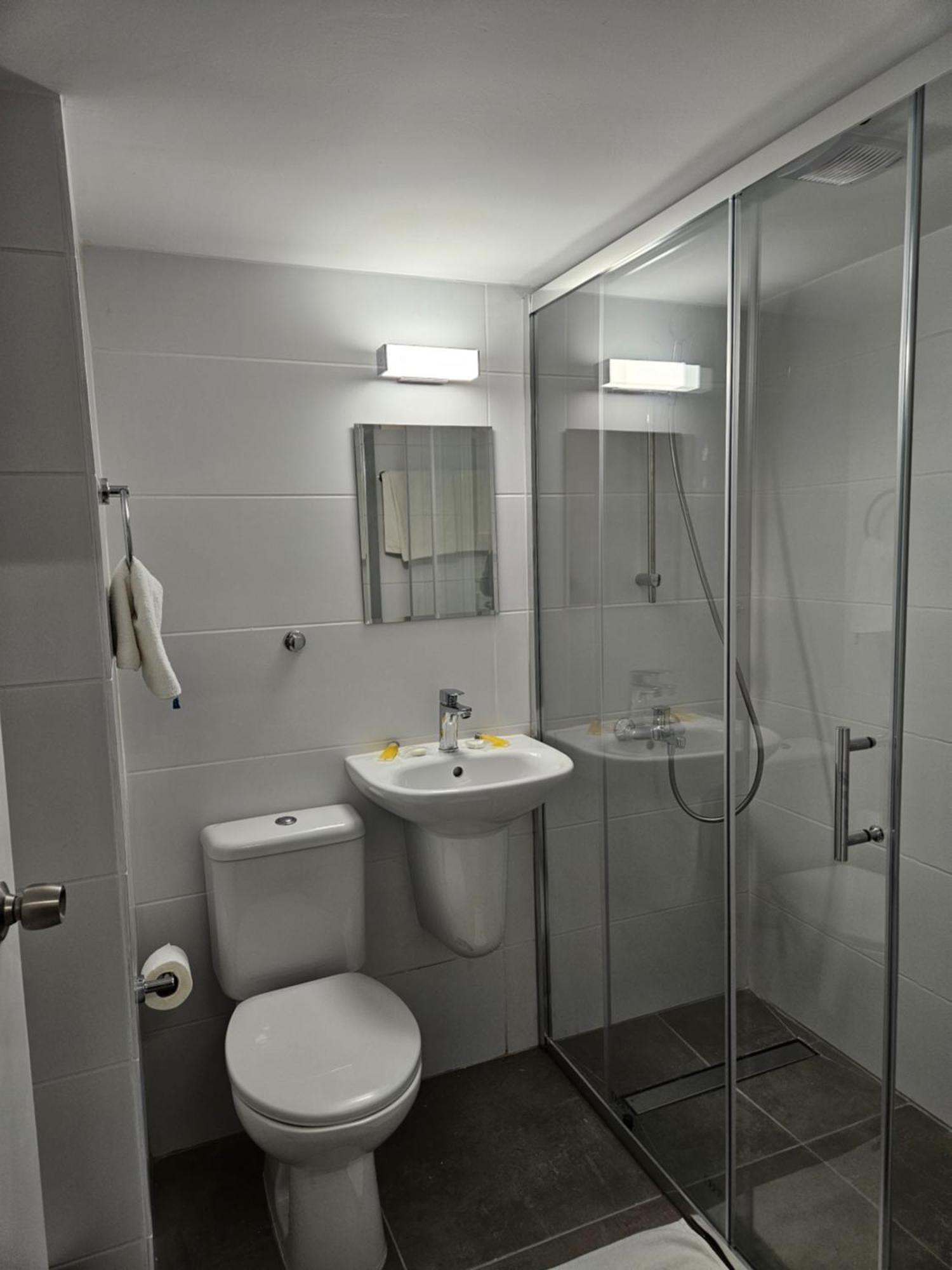 Les Palmiers Sunorama Beach Apartments Ларнака Екстериор снимка